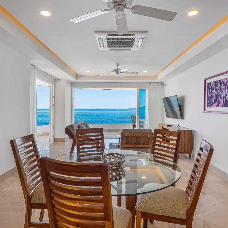 Luxurious 6th-floor condo with pool, oceanfront balcony & water view - Casa - 14