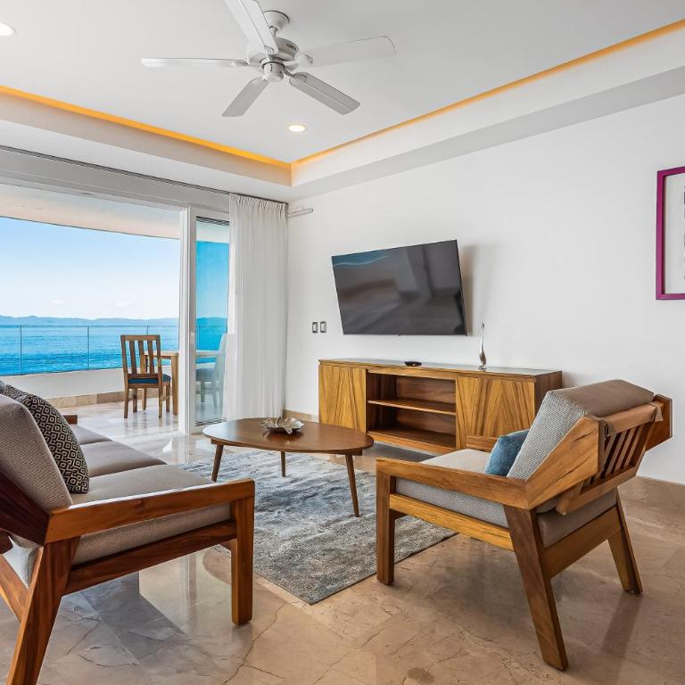 Luxurious 6th-floor condo with pool, oceanfront balcony & water view - Casa - 12
