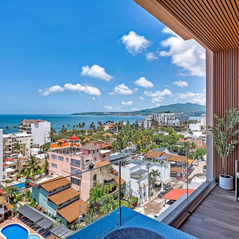Modern waterfront condo with shared pool, balcony, and washer/dryer - Casa - 24