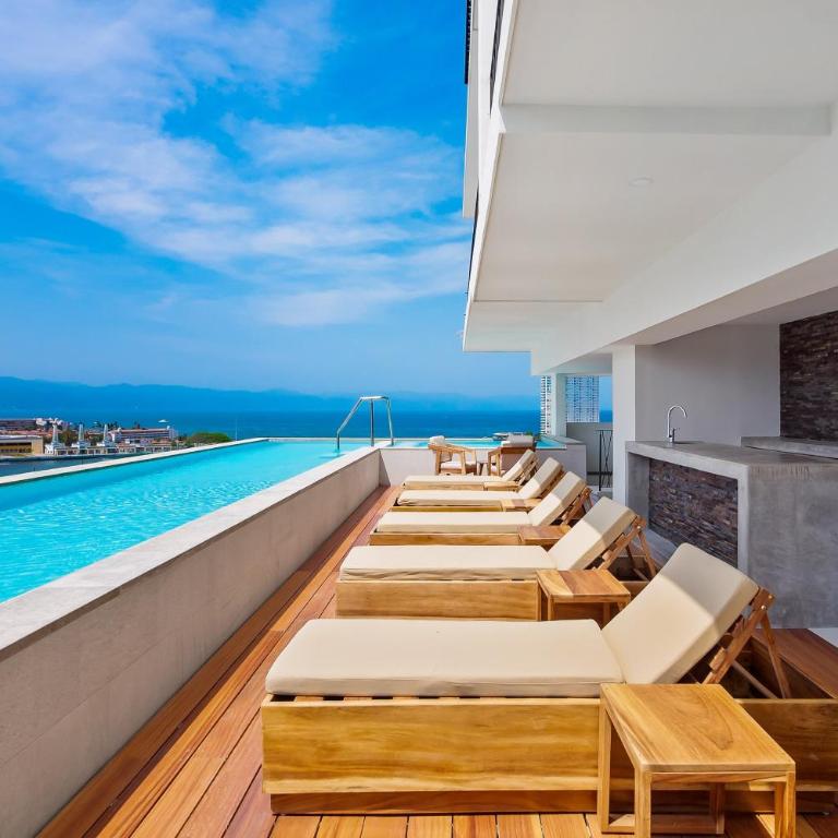 Resort condo with balcony, views, rooftop pool, gym, & full kitchen - Vacation Home - 21