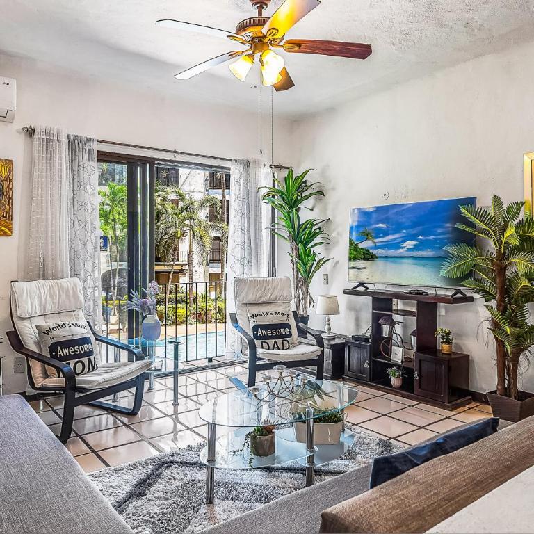 Cozy apartment w/ balcony, pool views, free Wifi - Vacation Home - 10