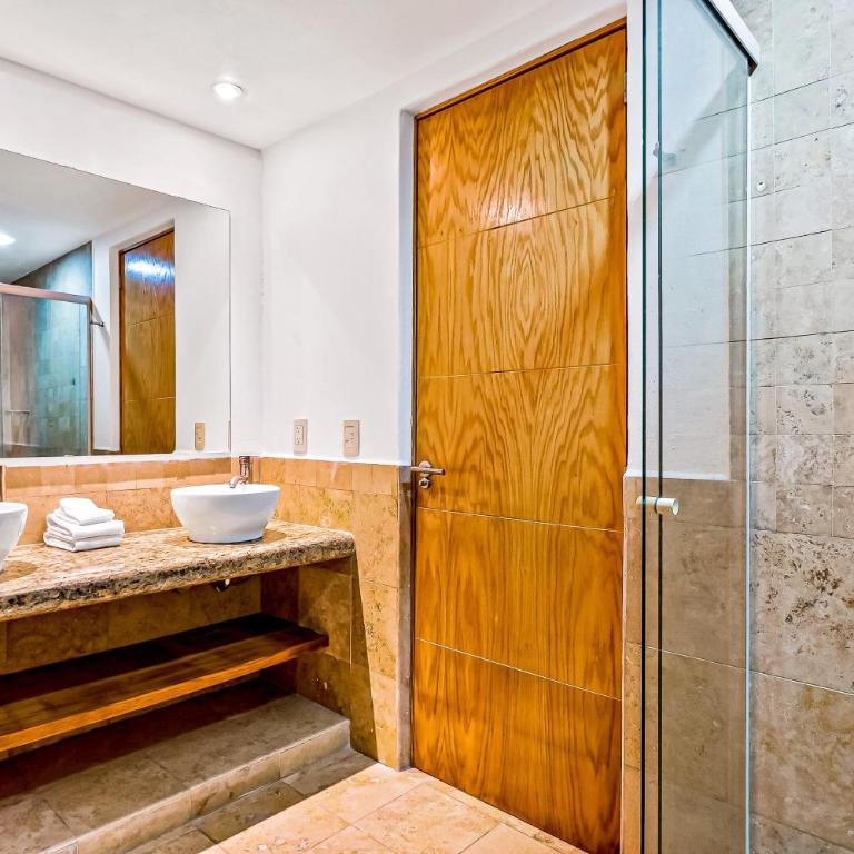 Nitta Condo # 104 Chic, pool-view condo with furnished balcony - steps to beach - Casa - 20
