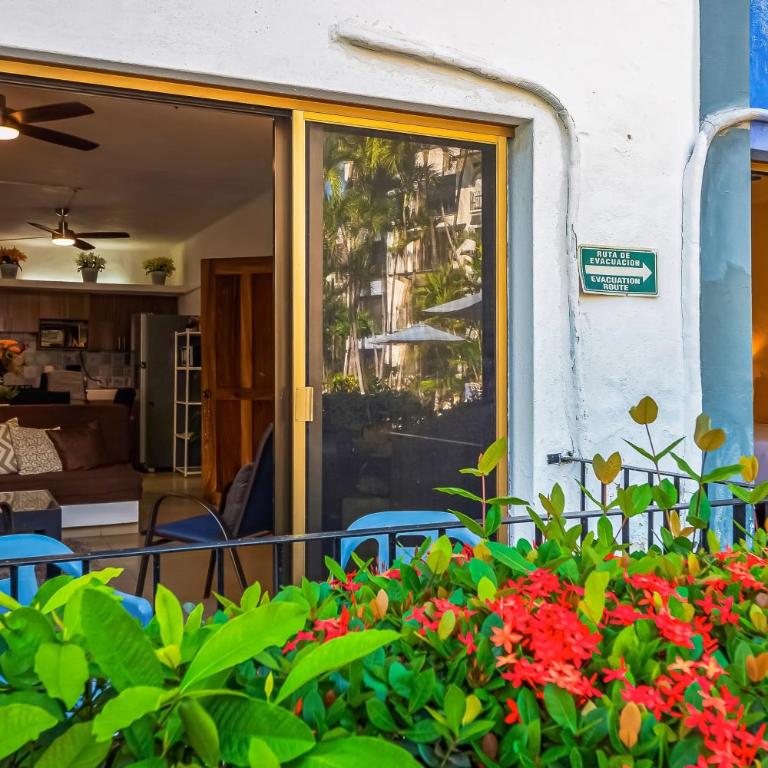 Cozy apartment w/ balcony, pool views, free Wifi - Vacation Home - 22