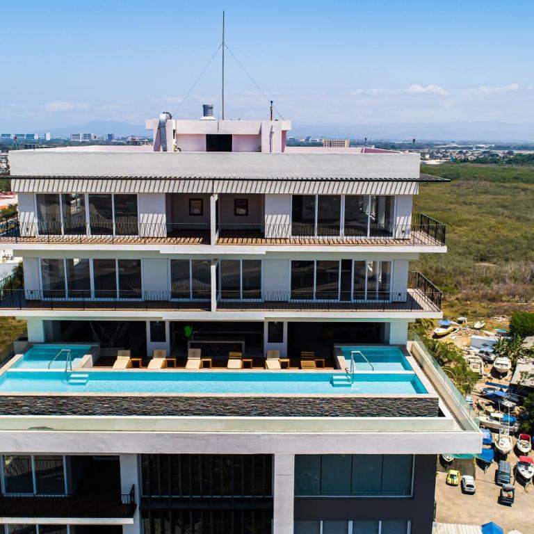 Resort condo with balcony, views, rooftop pool, gym, & full kitchen - Vacation Home - 2