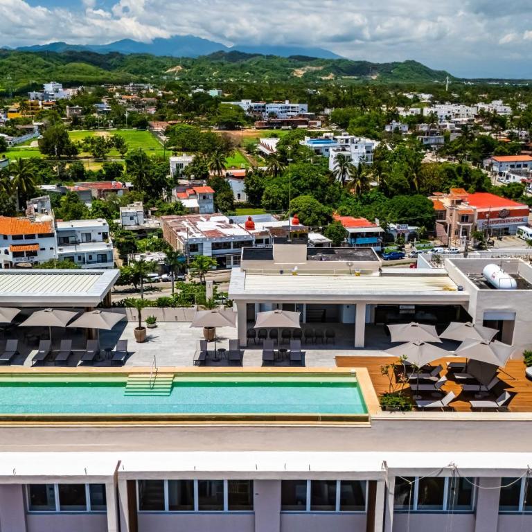 Modern waterfront condo with shared pool, balcony, and washer/dryer - Casa - 43