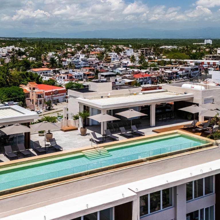 Modern waterfront condo with shared pool, balcony, and washer/dryer - Casa - 44