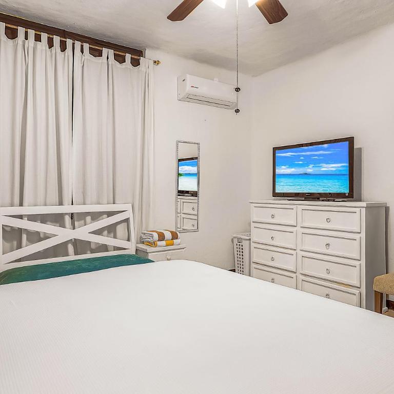 Cozy apartment w/ balcony, pool views, free Wifi - Vacation Home - 18