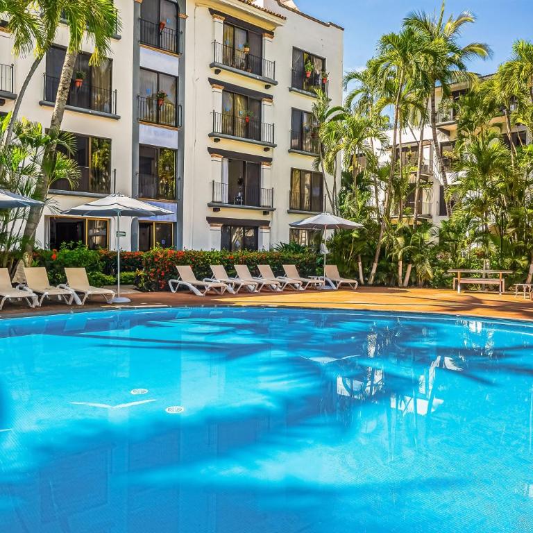 Cozy apartment w/ balcony, pool views, free Wifi - Vacation Home - 3