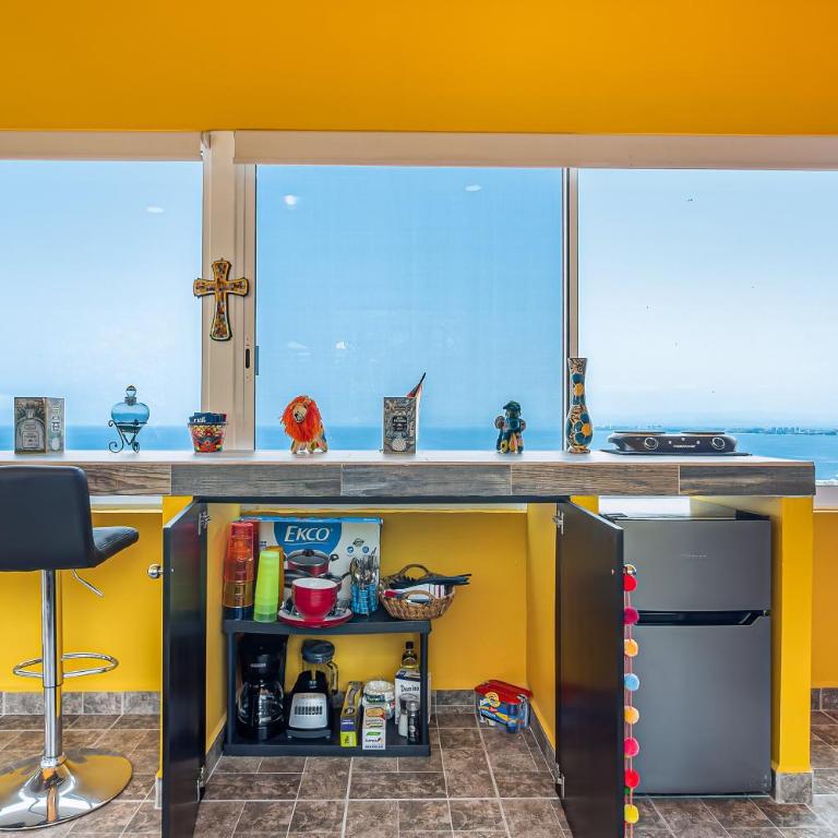 Dog-friendly ocean view penthouse & studio with a full kitchen & kitchenette - Casa - 14