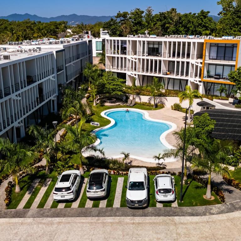 Serene gated retreat with pool & lush gardens – Your perfect couple getaway - Casa - 2