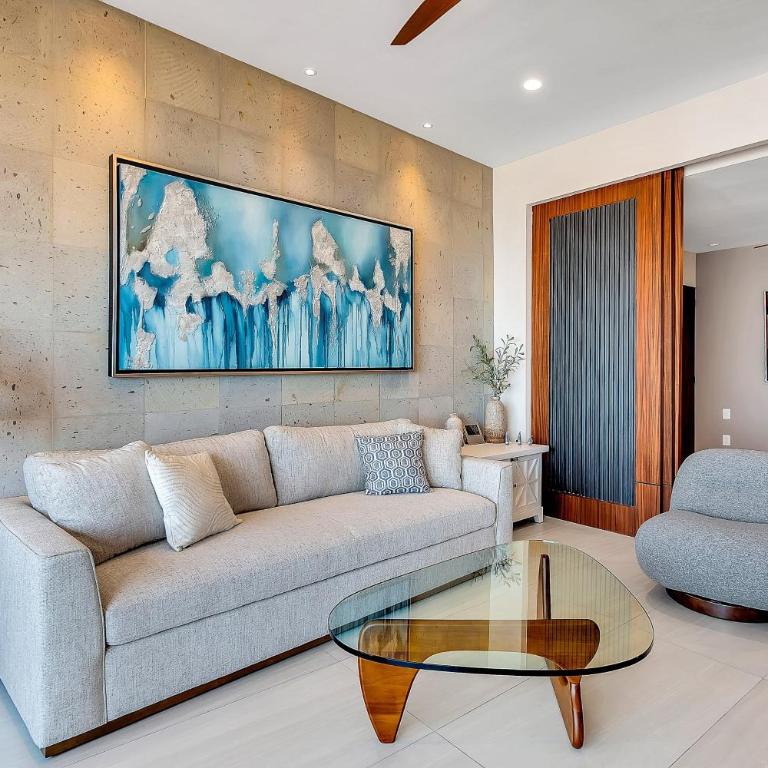 Modern waterfront condo with shared pool, balcony, and washer/dryer - Casa - 10