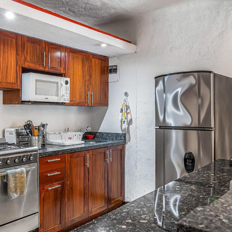 Cozy apartment w/ balcony, pool views, free Wifi - Vacation Home - 15