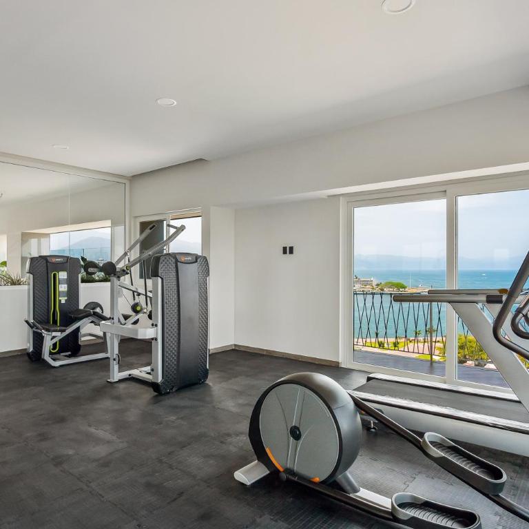 Resort condo with balcony, views, rooftop pool, gym, & full kitchen - Vacation Home - 26