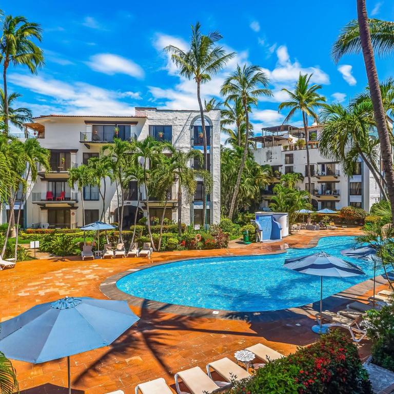 Cozy apartment w/ balcony, pool views, free Wifi - Vacation Home - 1
