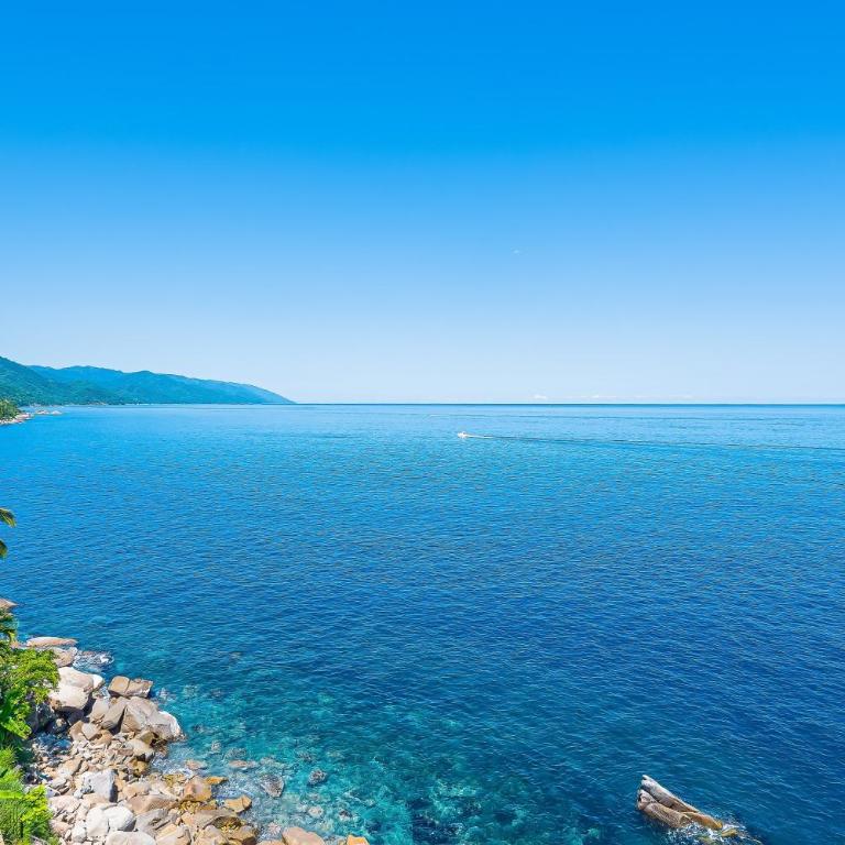 Luxurious 6th-floor condo with pool, oceanfront balcony & water view - Casa - 59