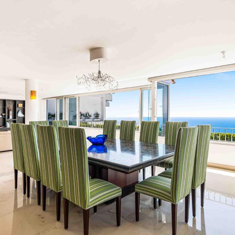 Elegant multi-level penthouse with rooftop Jacuzzi, bay views, pool & game room - Casa - 6