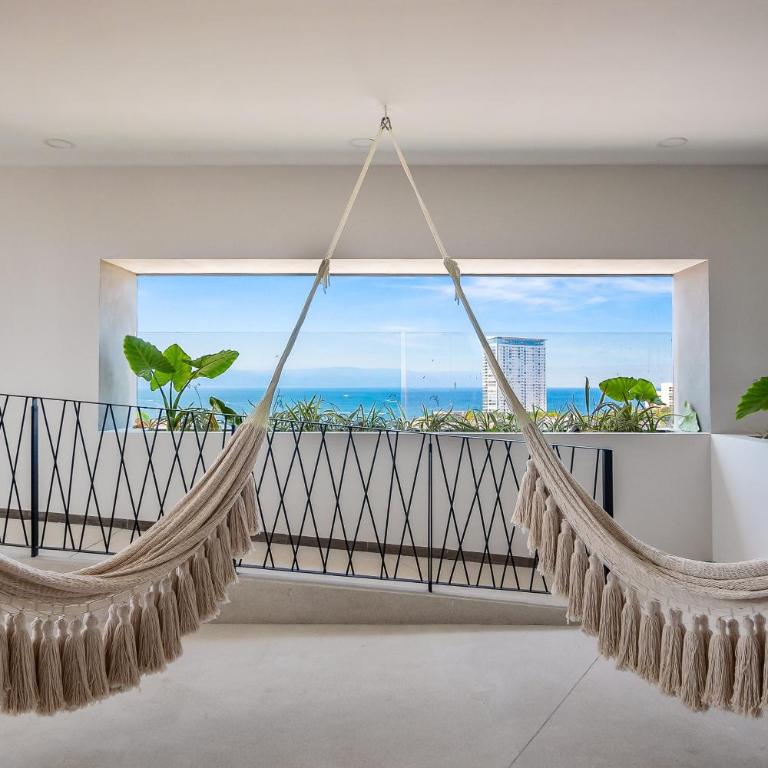 Resort condo with balcony, views, rooftop pool, gym, & full kitchen - Vacation Home - 18