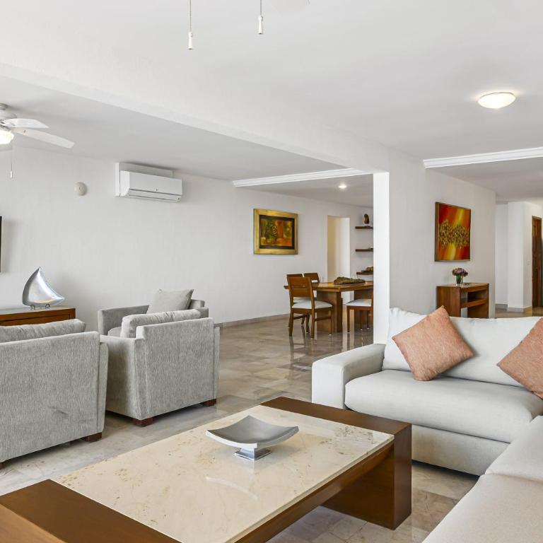 Elegant bayview suite with terrace access, full kitchen, pool, hot tub & gym - Casa - 10