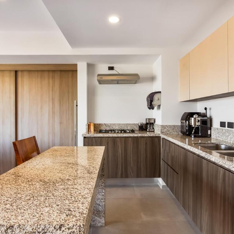 Resort condo with balcony, views, rooftop pool, gym, & full kitchen - Vacation Home - 9