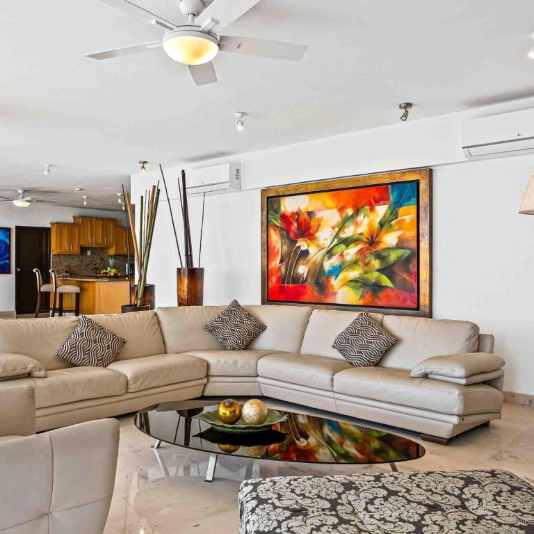 Elegant multi-level penthouse with rooftop Jacuzzi, bay views, pool & game room - Casa - 2