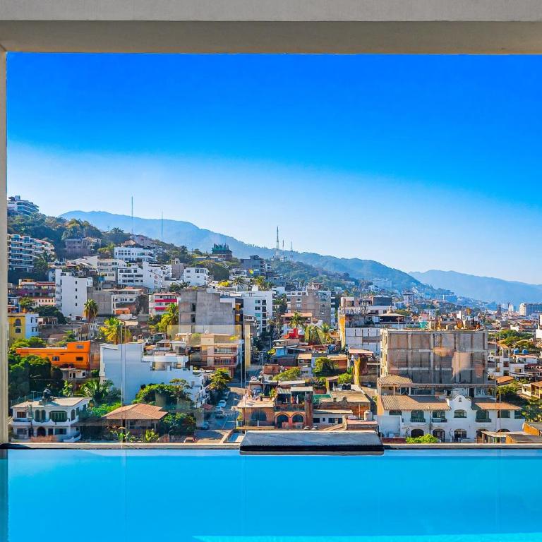 Luxury condo with shared rooftop pool and lounge, private washer/dryer - Vacation Home - 37