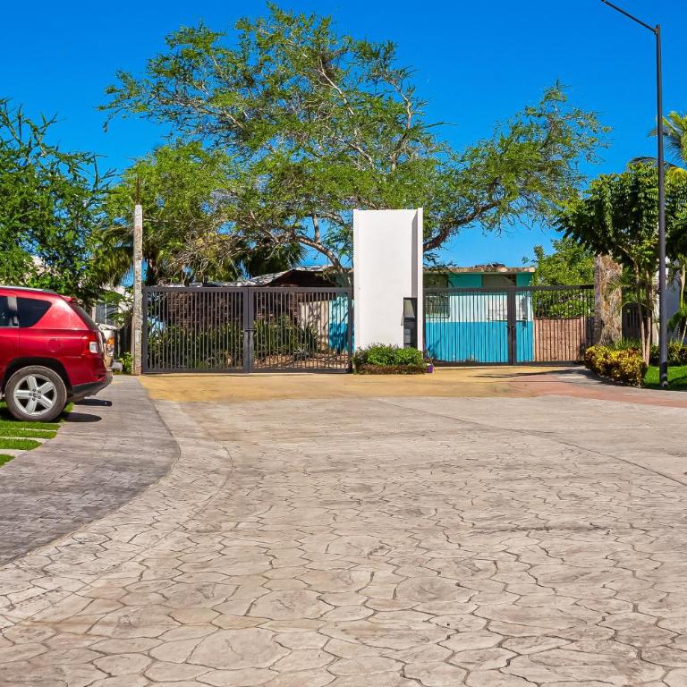 Serene gated retreat with pool & lush gardens – Your perfect couple getaway - Casa - 36