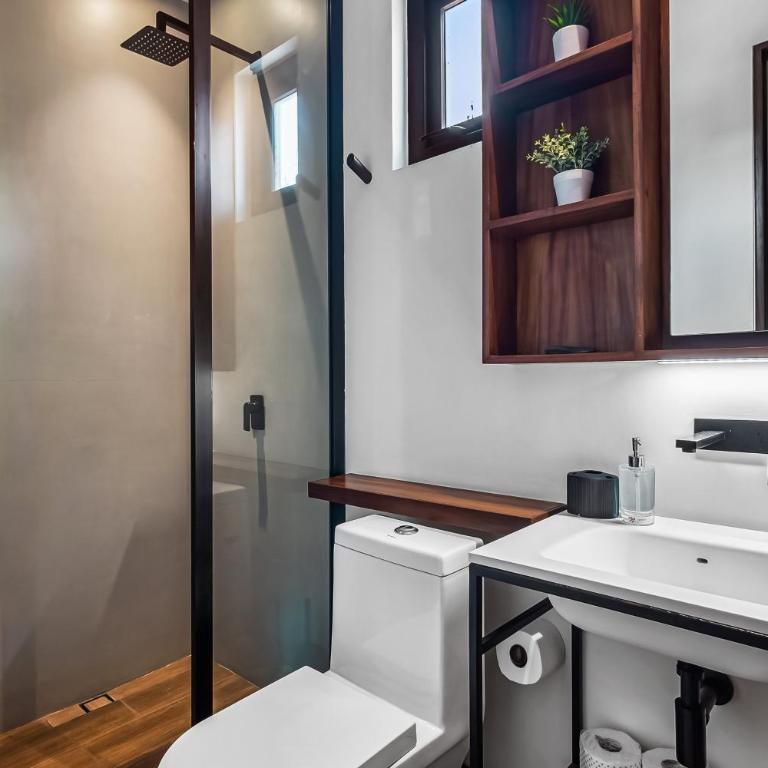Luxury condo with shared rooftop pool and lounge, private washer/dryer - Vacation Home - 22