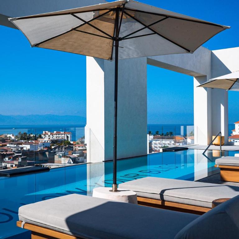 Luxury condo with shared rooftop pool and lounge, private washer/dryer - Vacation Home - 40