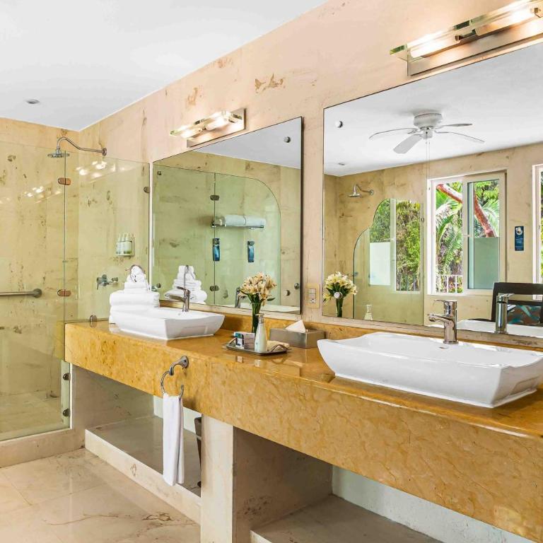 Elegant multi-level penthouse with rooftop Jacuzzi, bay views, pool & game room - Casa - 21