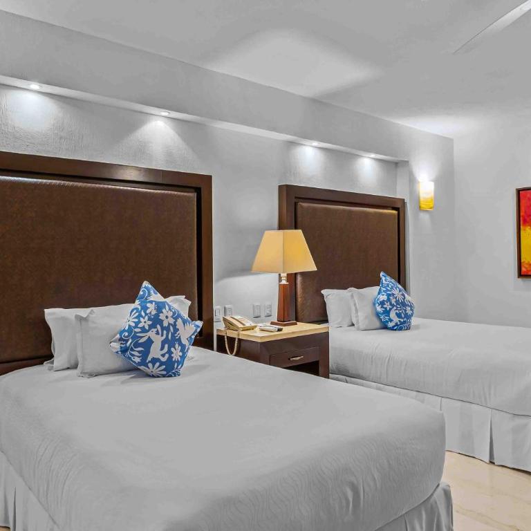 Elegant multi-level penthouse with rooftop Jacuzzi, bay views, pool & game room - Casa - 19