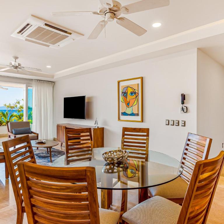 Luxurious 1st-floor condo with pool, oceanfront balcony & water view - Vacation Home - 10