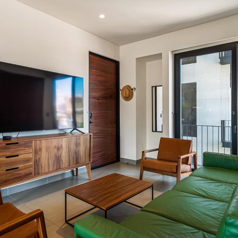 Luxury condo with shared rooftop pool and lounge, private washer/dryer - Vacation Home - 3