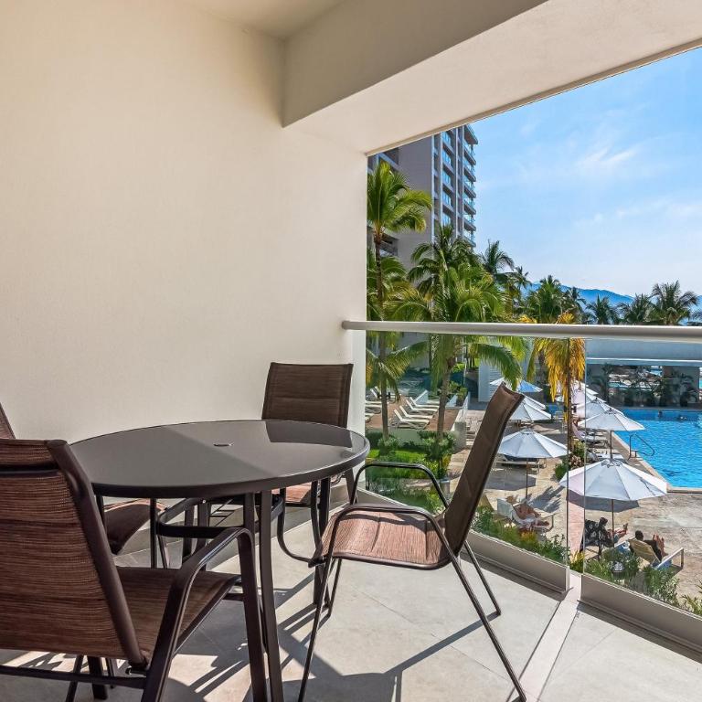 Serene coastal getaway with private infinity pool, beach access & scenic vistas - Vacation Home - 18