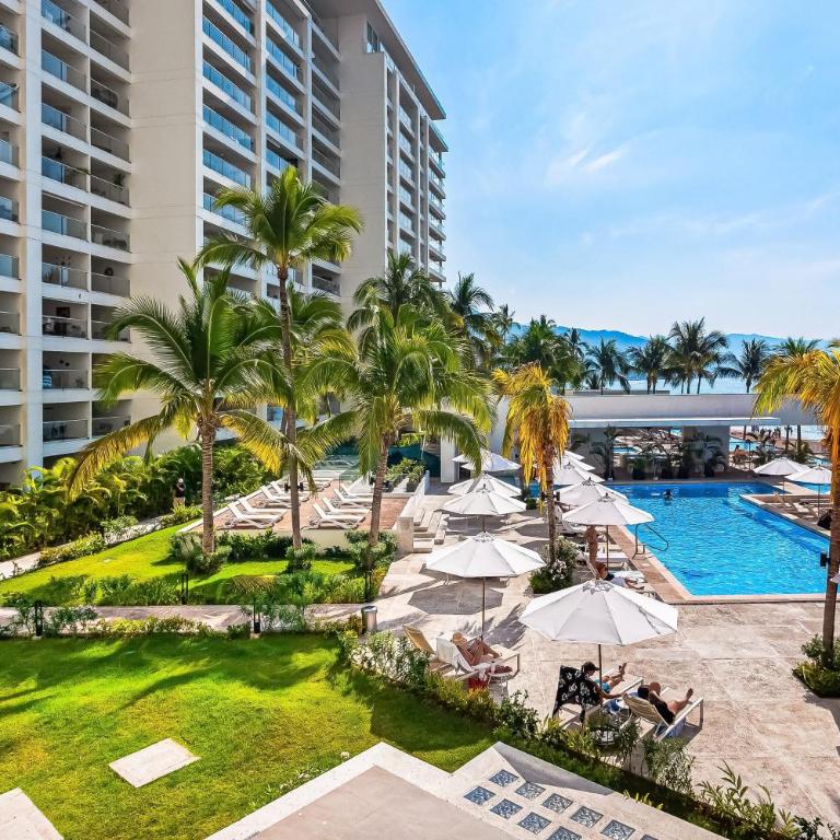 Serene coastal getaway with private infinity pool, beach access & scenic vistas - Vacation Home - 1