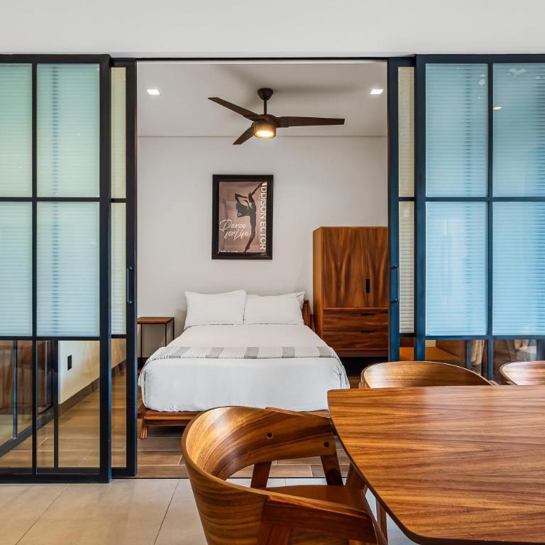 Luxury condo with shared rooftop pool and lounge, private washer/dryer - Vacation Home - 12