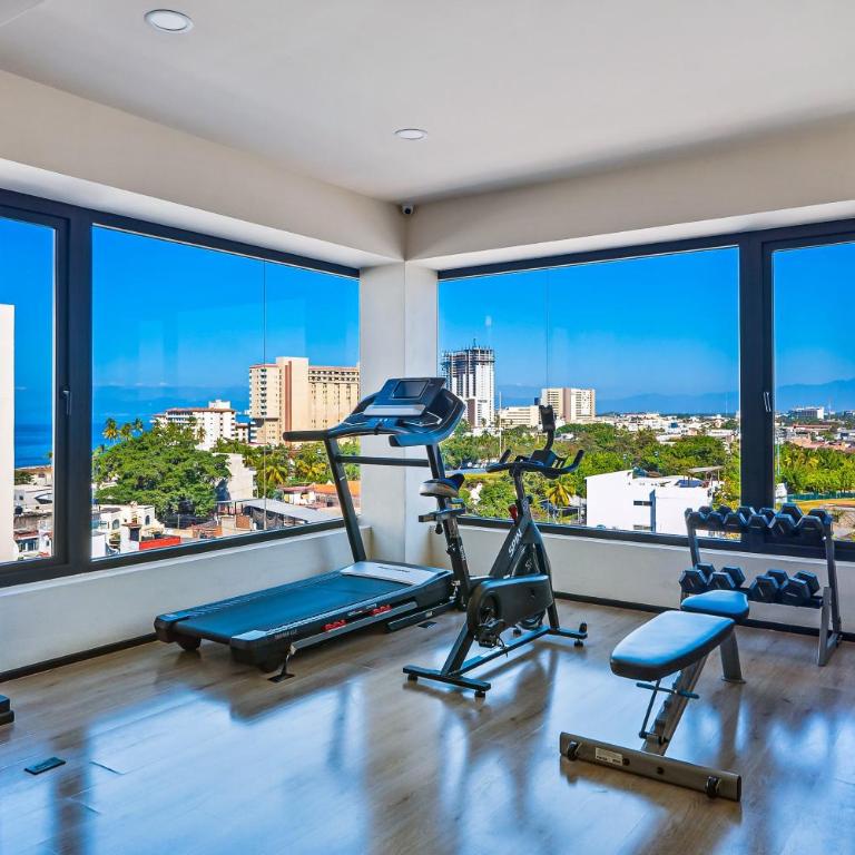 Luxury condo with shared rooftop pool and lounge, private washer/dryer - Vacation Home - 34