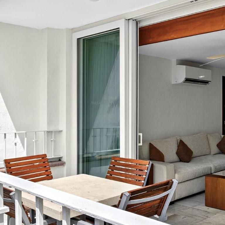 Stunning oceanview suite with cliffside infinity pool, terrace & gourmet kitchen - Casa - 25