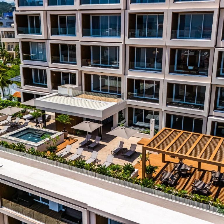 Modern waterfront condo with shared pool, balcony, and washer/dryer - Casa - 4