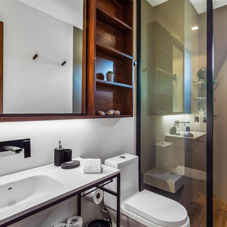 Luxury condo with shared rooftop pool and lounge, private washer/dryer - Vacation Home - 23