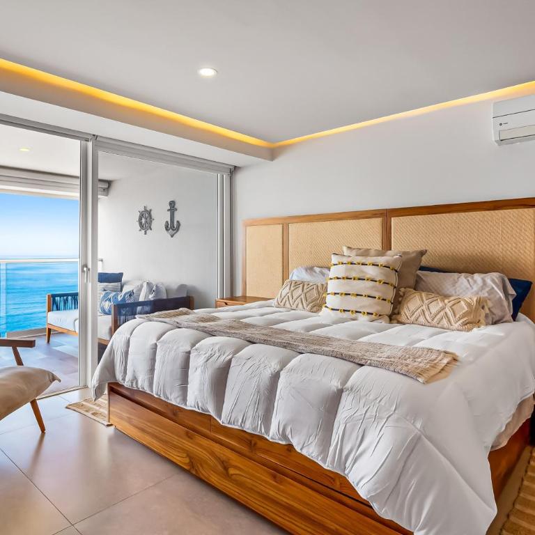 Luxury apartment with infinity pool, ocean views, balcony & easy downtown access - Casa - 20