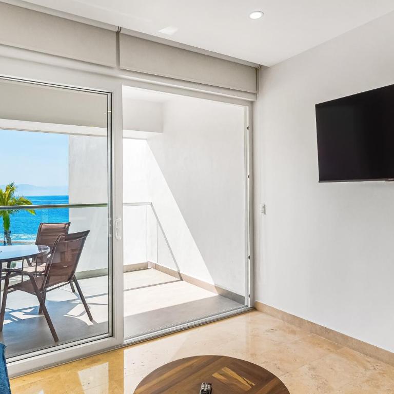 Serene coastal getaway with private infinity pool, beach access & scenic vistas - Vacation Home - 4