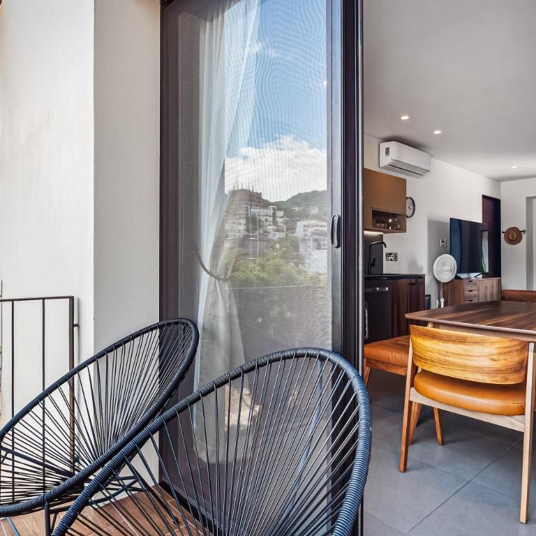 Luxury condo with shared rooftop pool and lounge, private washer/dryer - Vacation Home - 24
