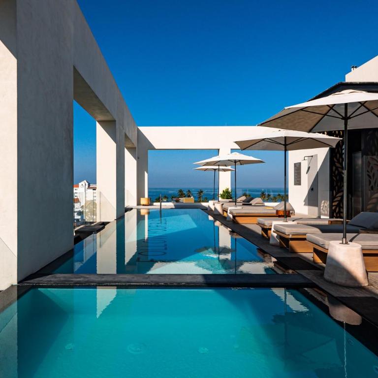 Luxury condo with shared rooftop pool and lounge, private washer/dryer - Vacation Home - 41