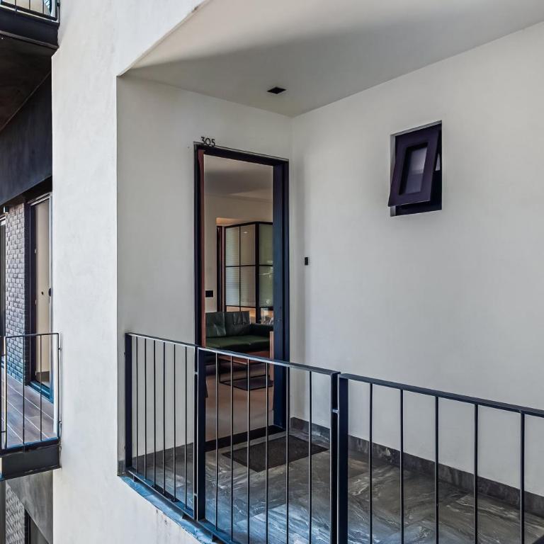 Luxury condo with shared rooftop pool and lounge, private washer/dryer - Vacation Home - 31