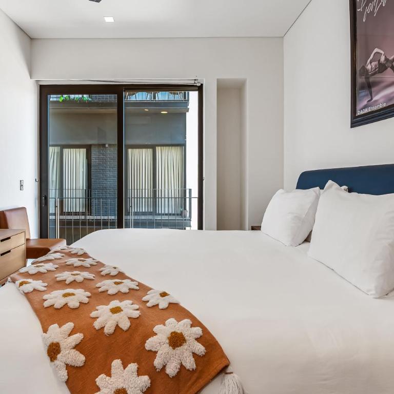 Luxury condo with shared rooftop pool and lounge, private washer/dryer - Vacation Home - 17