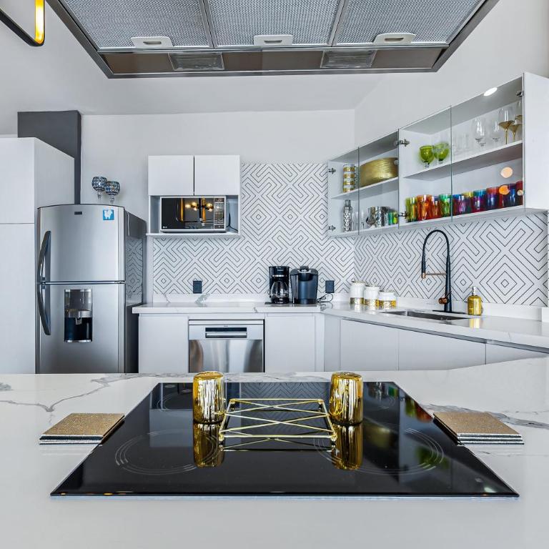 Dog-friendly ocean view penthouse & studio with a full kitchen & kitchenette - Casa - 7