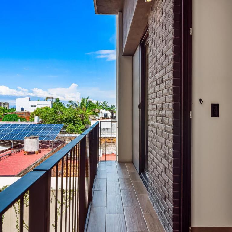 Luxury condo with shared rooftop pool and lounge, private washer/dryer - Vacation Home - 32