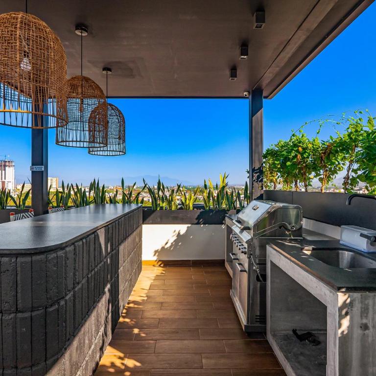 Luxury condo with shared rooftop pool and lounge, private washer/dryer - Vacation Home - 30