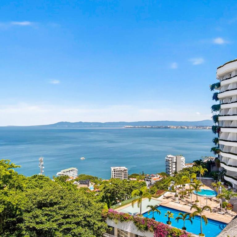 Spacious oceanview suite with heated pool, hot tub & terraces for lounging - Vacation Home - 1