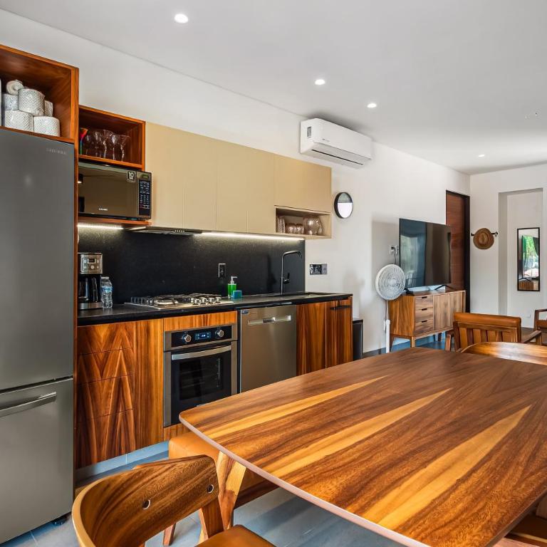 Luxury condo with shared rooftop pool and lounge, private washer/dryer - Vacation Home - 9